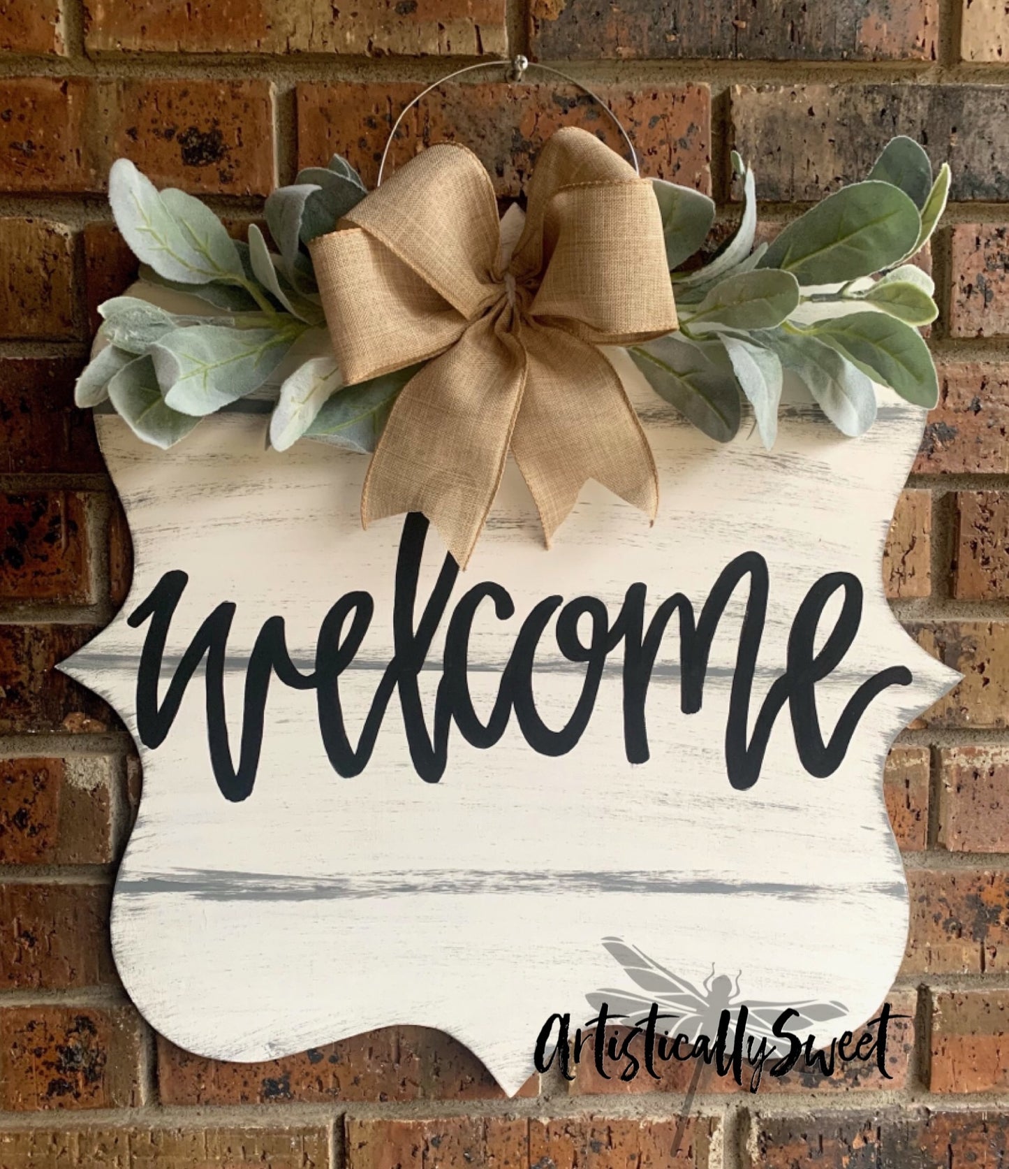 Scalloped Shiplap Centered Welcome